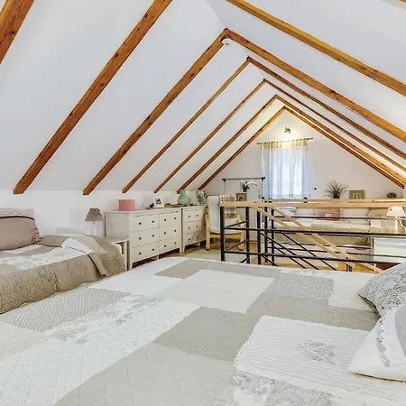 Holiday home Stunning In With Kitchen
